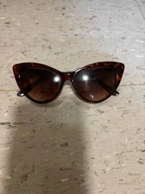 Tortoiseshell Cat Eye Sunglasses - Brown Lens